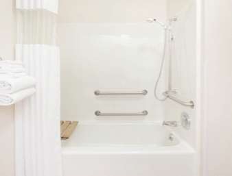 Days Inn & Suites By Wyndham Madison