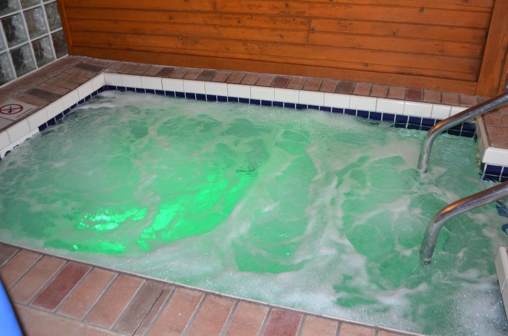 Days Inn & Suites By Wyndham Madison