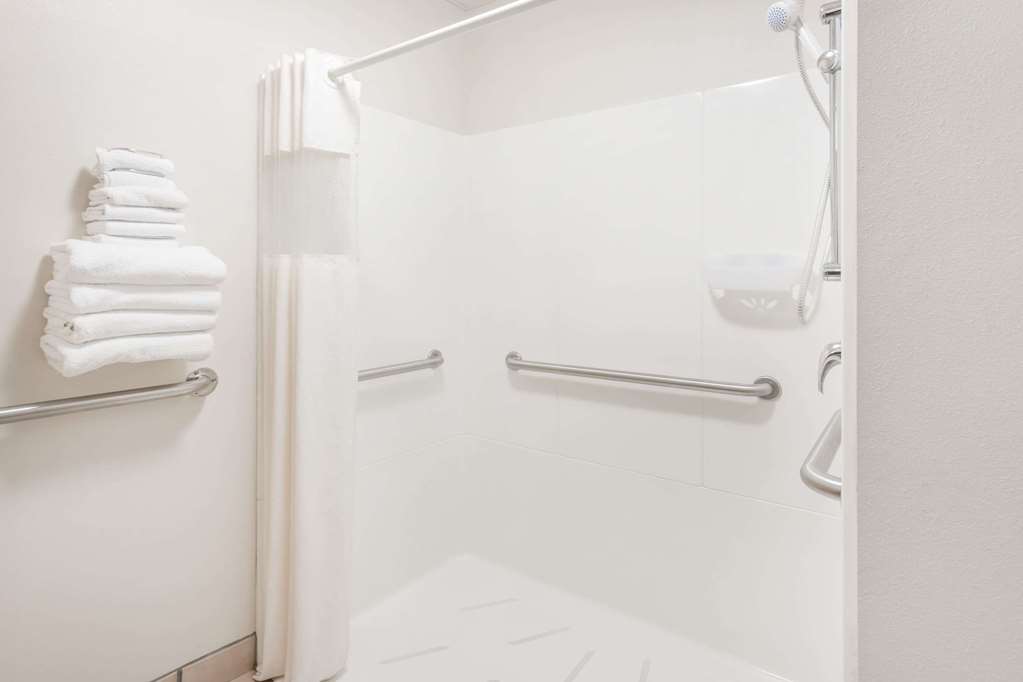 Days Inn & Suites By Wyndham Madison