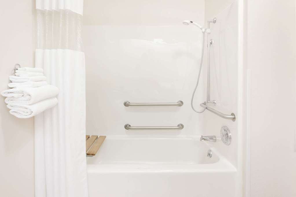 Days Inn & Suites By Wyndham Madison