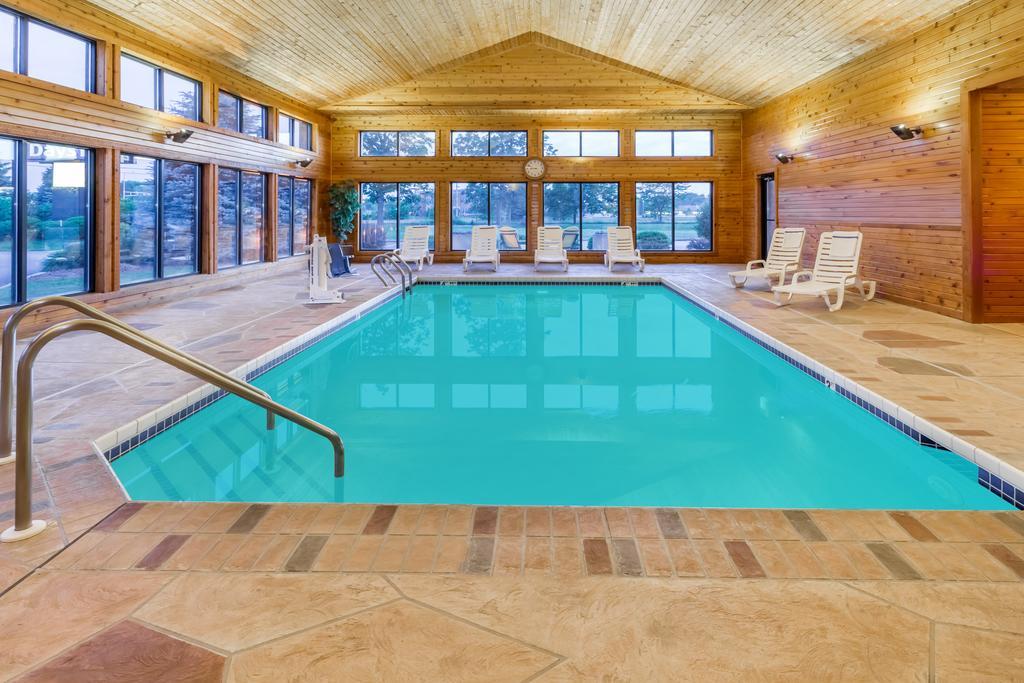 Days Inn & Suites By Wyndham Madison