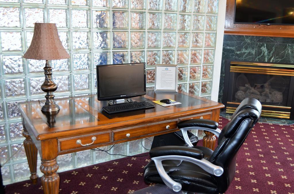 Days Inn & Suites By Wyndham Madison