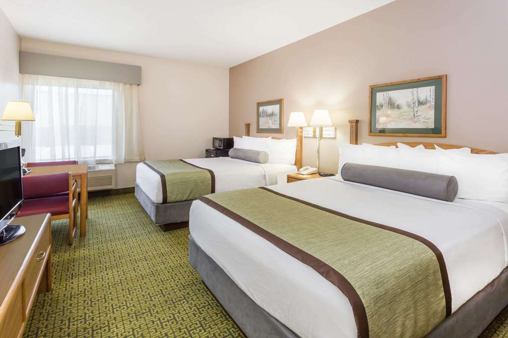 Days Inn & Suites By Wyndham Madison