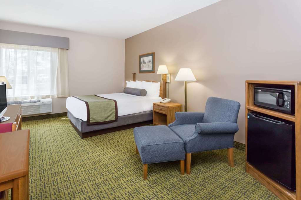 Days Inn & Suites By Wyndham Madison