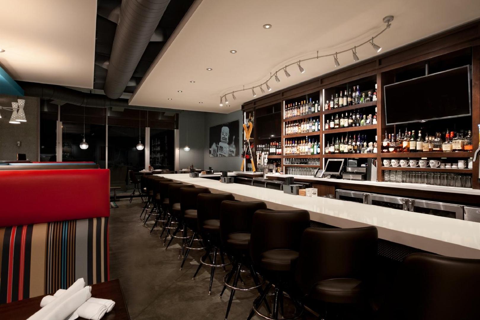 Hampton Inn & Suites Madison / Downtown