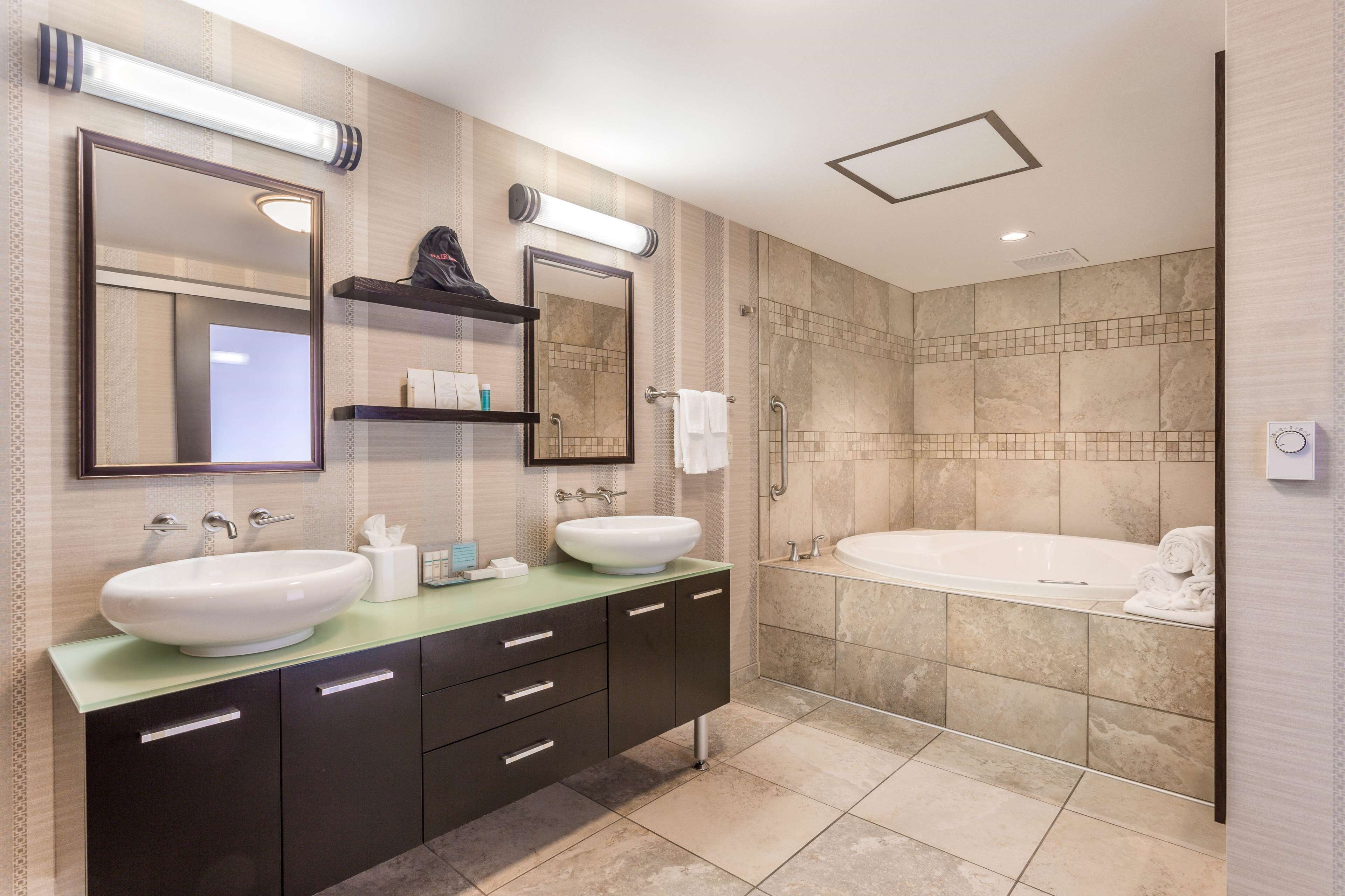 Hampton Inn & Suites Madison / Downtown