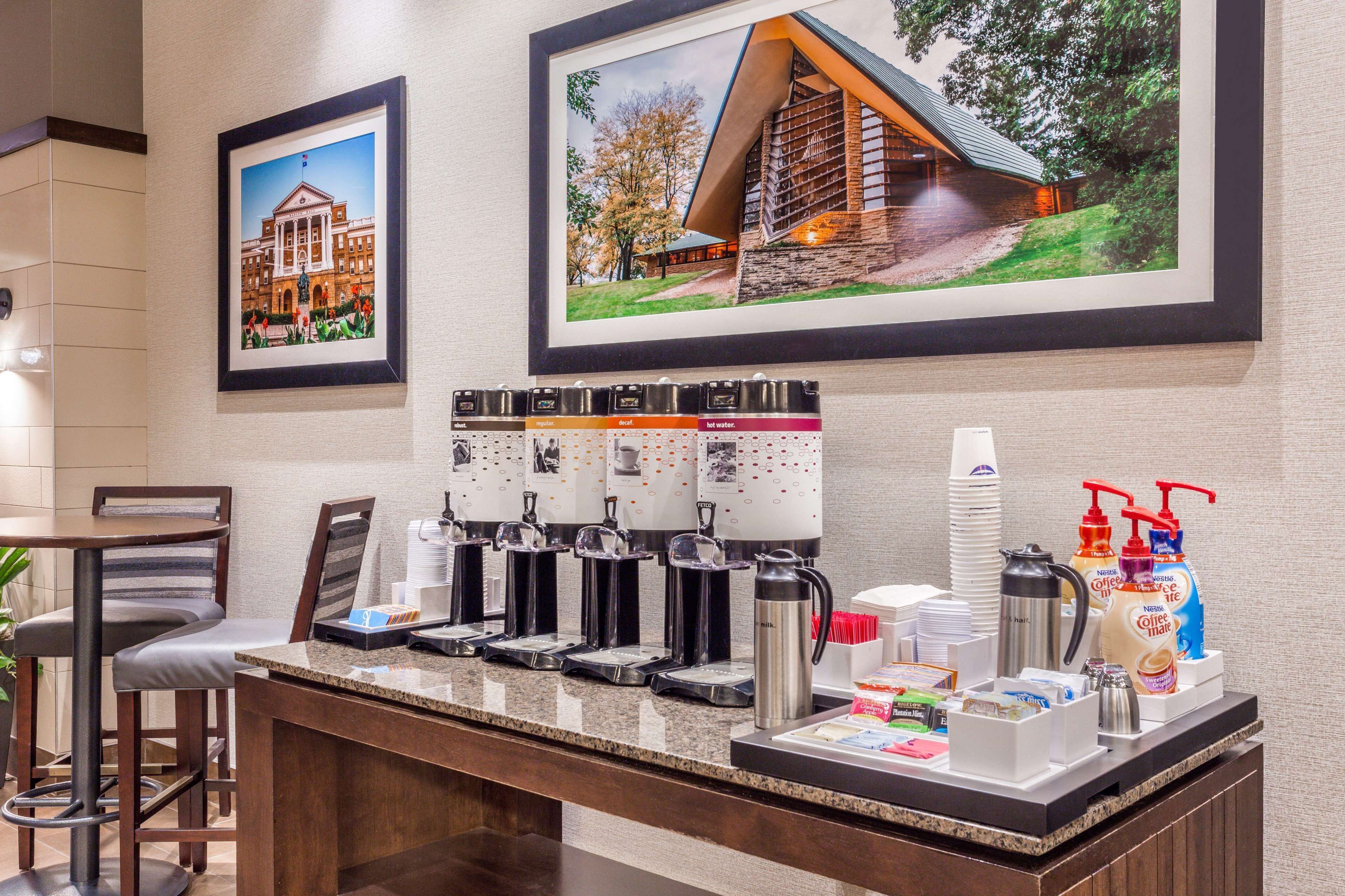 Hampton Inn & Suites Madison / Downtown