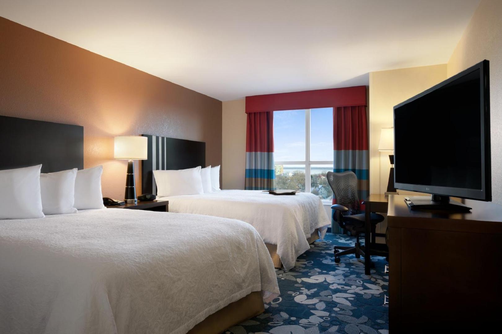 Hampton Inn & Suites Madison / Downtown