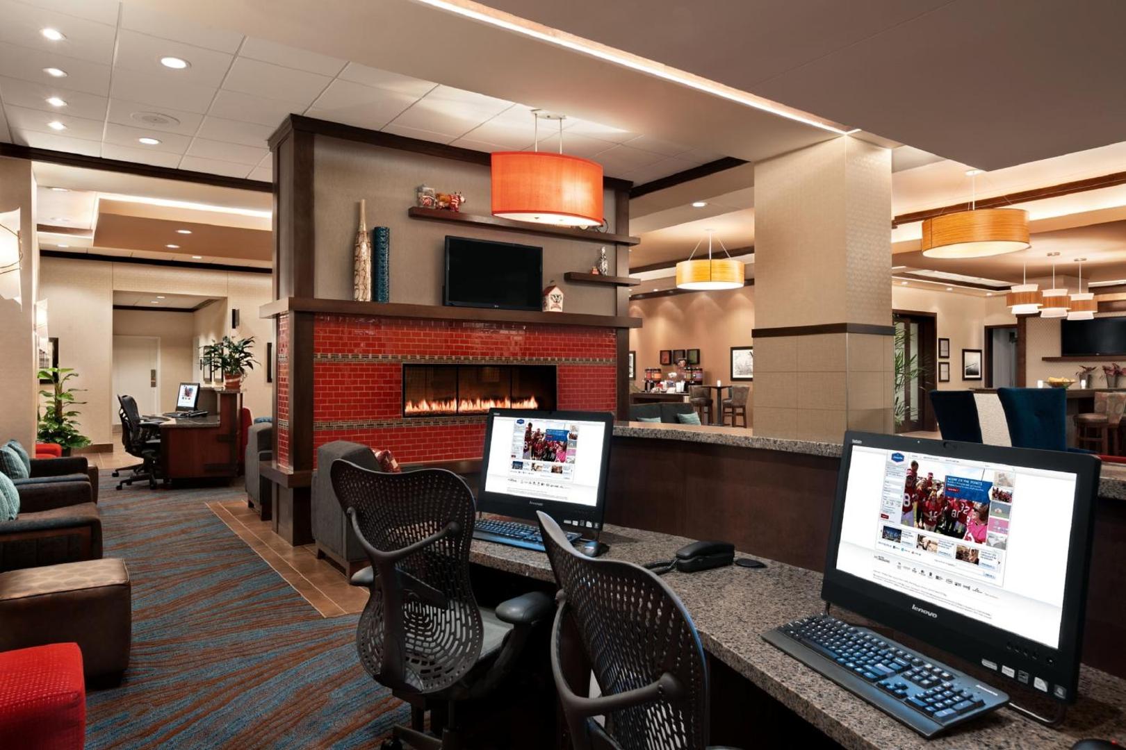 Hampton Inn & Suites Madison / Downtown