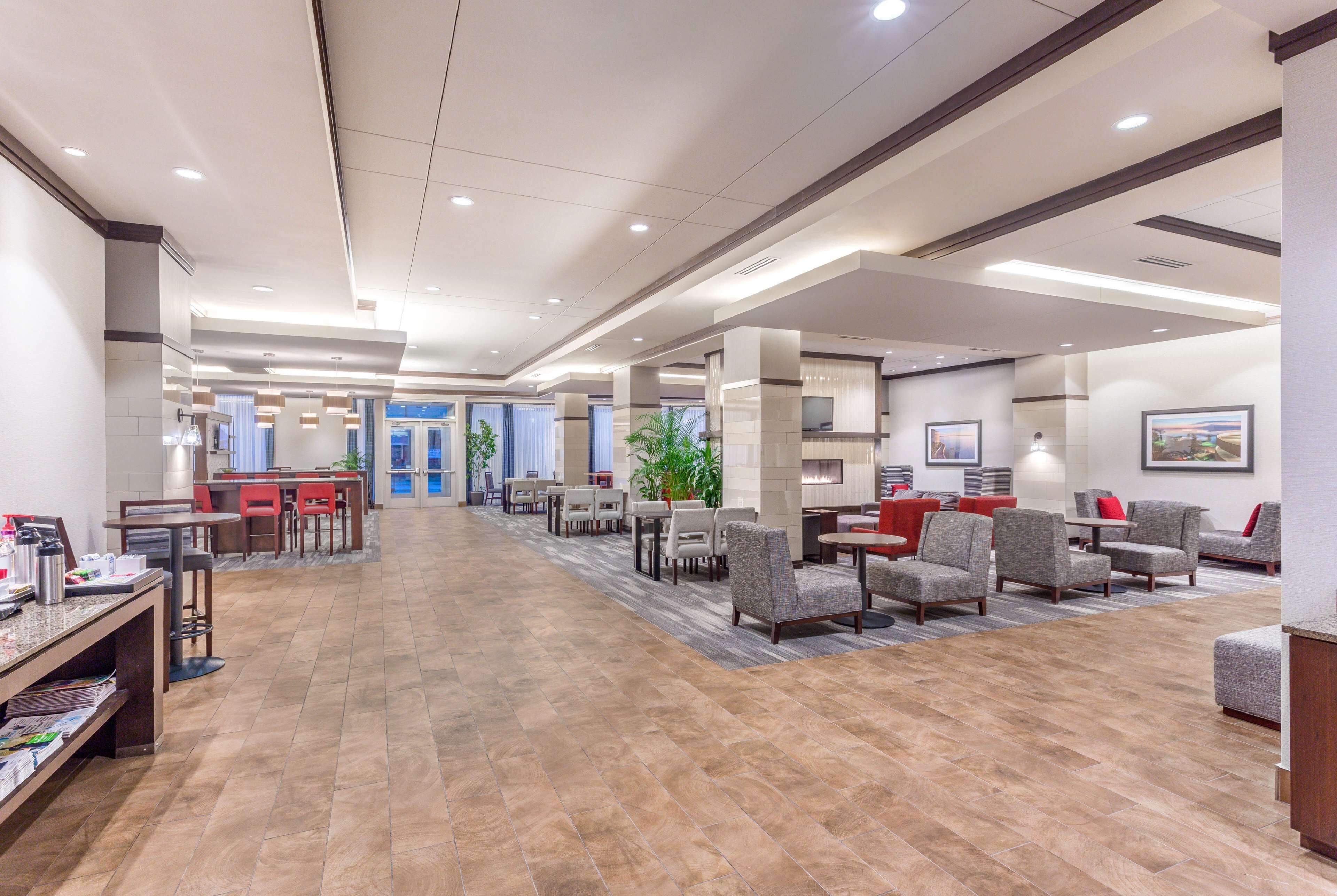 Hampton Inn & Suites Madison / Downtown