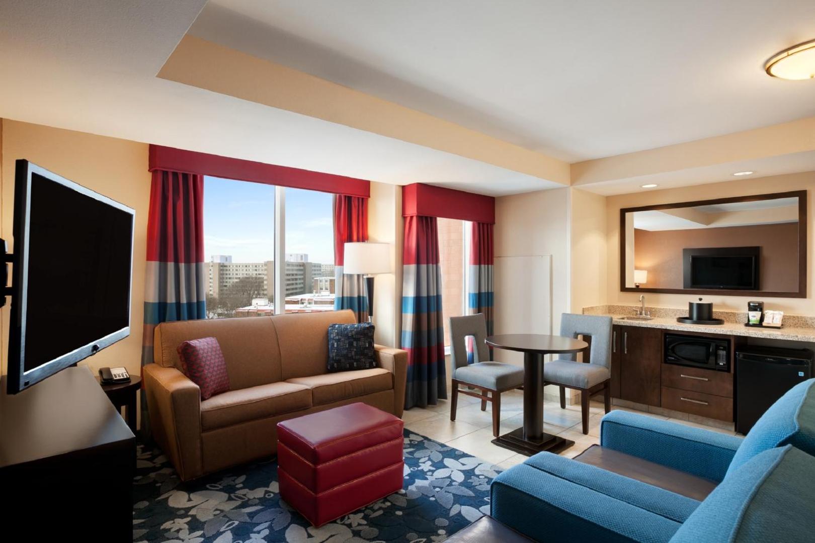 Hampton Inn & Suites Madison / Downtown