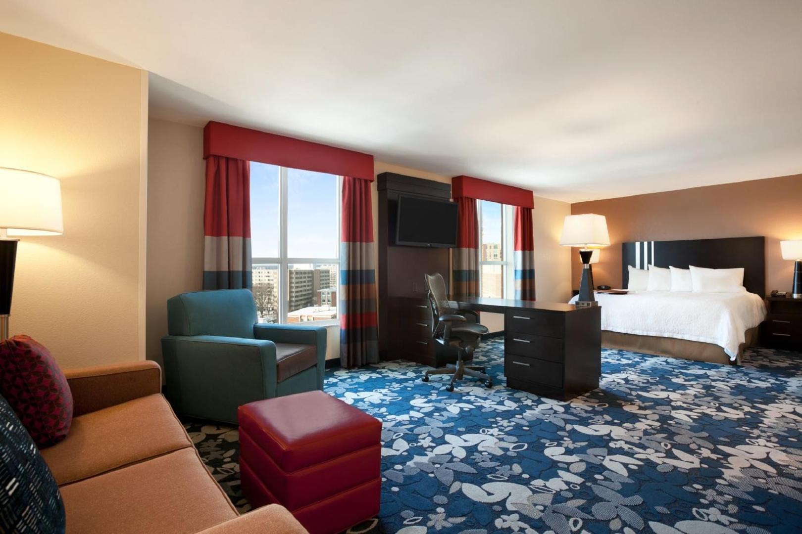 Hampton Inn & Suites Madison / Downtown