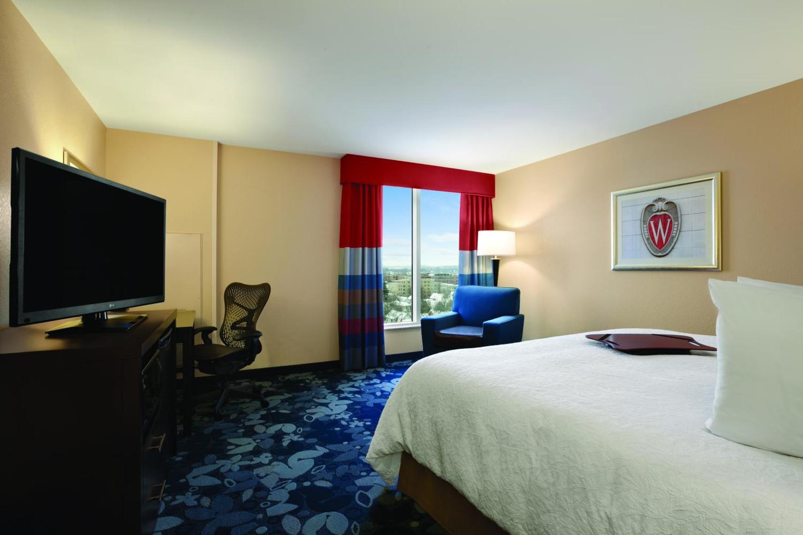 Hampton Inn & Suites Madison / Downtown