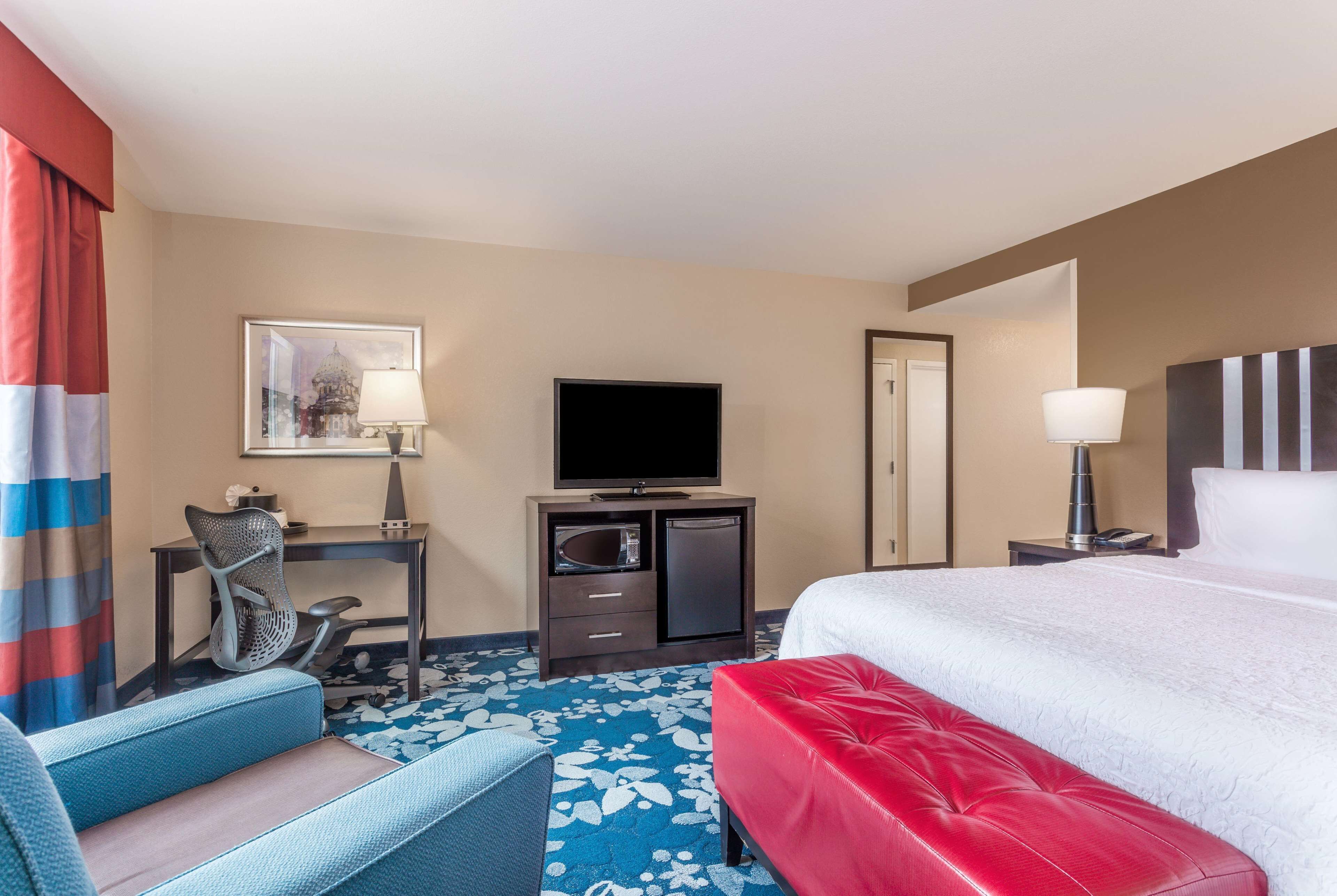 Hampton Inn & Suites Madison / Downtown