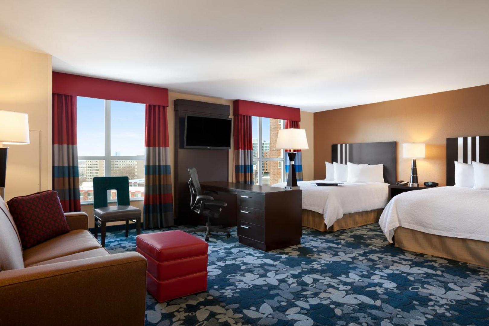 Hampton Inn & Suites Madison / Downtown