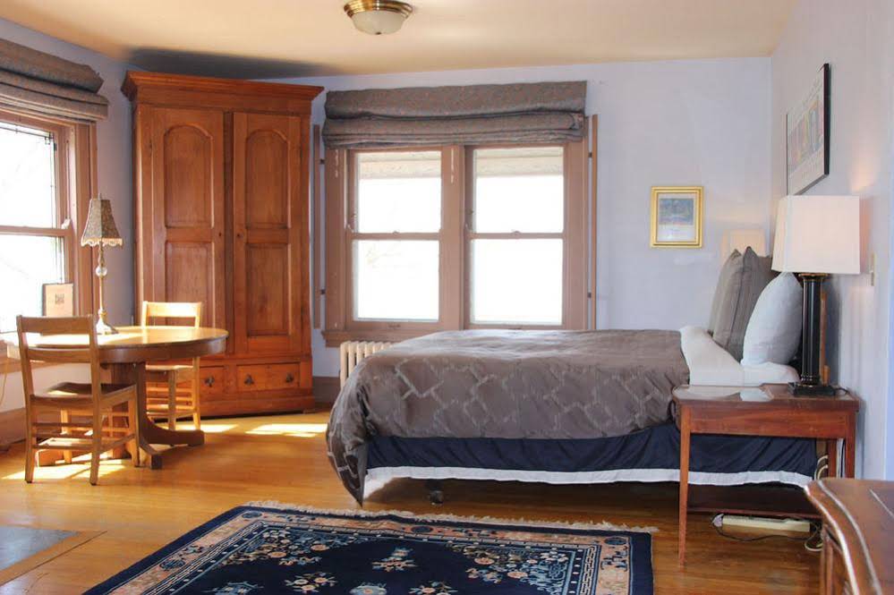 Mendota Lake House Inn