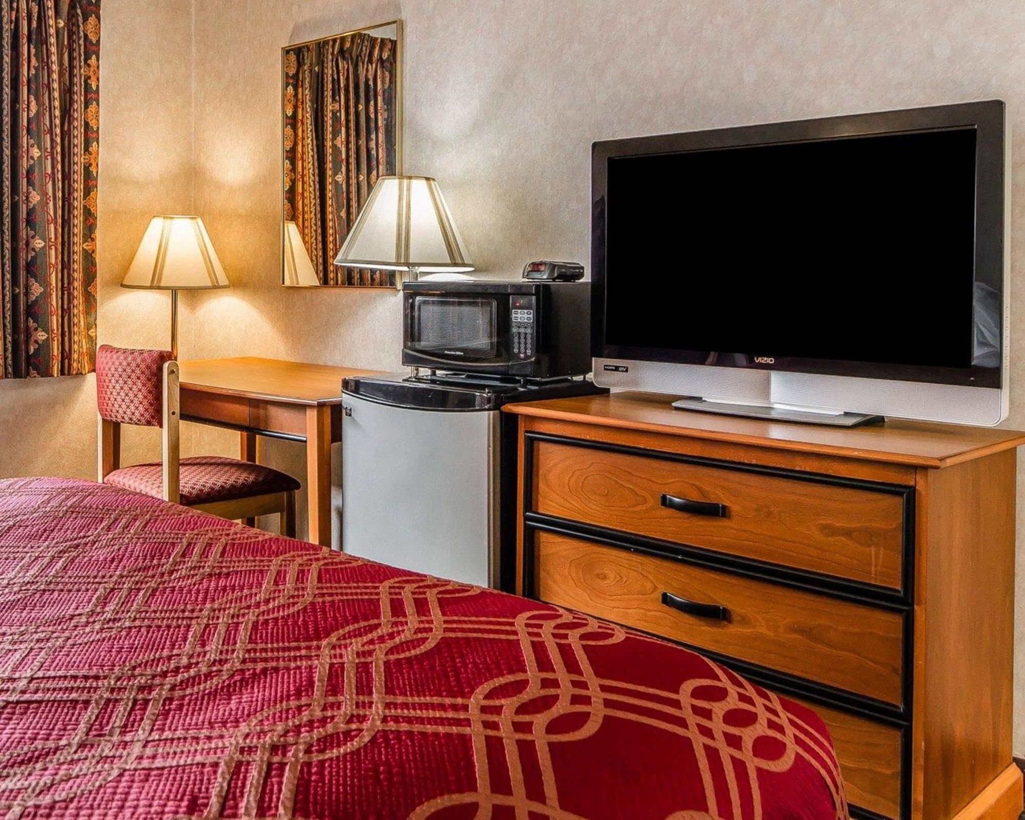 Days Inn by Wyndham Manitowoc