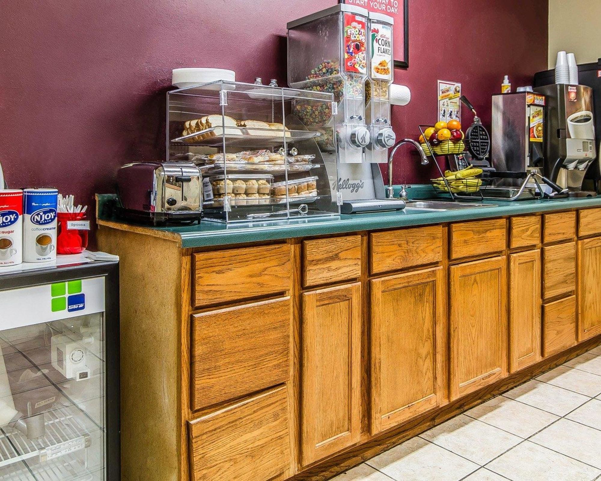 Days Inn by Wyndham Manitowoc