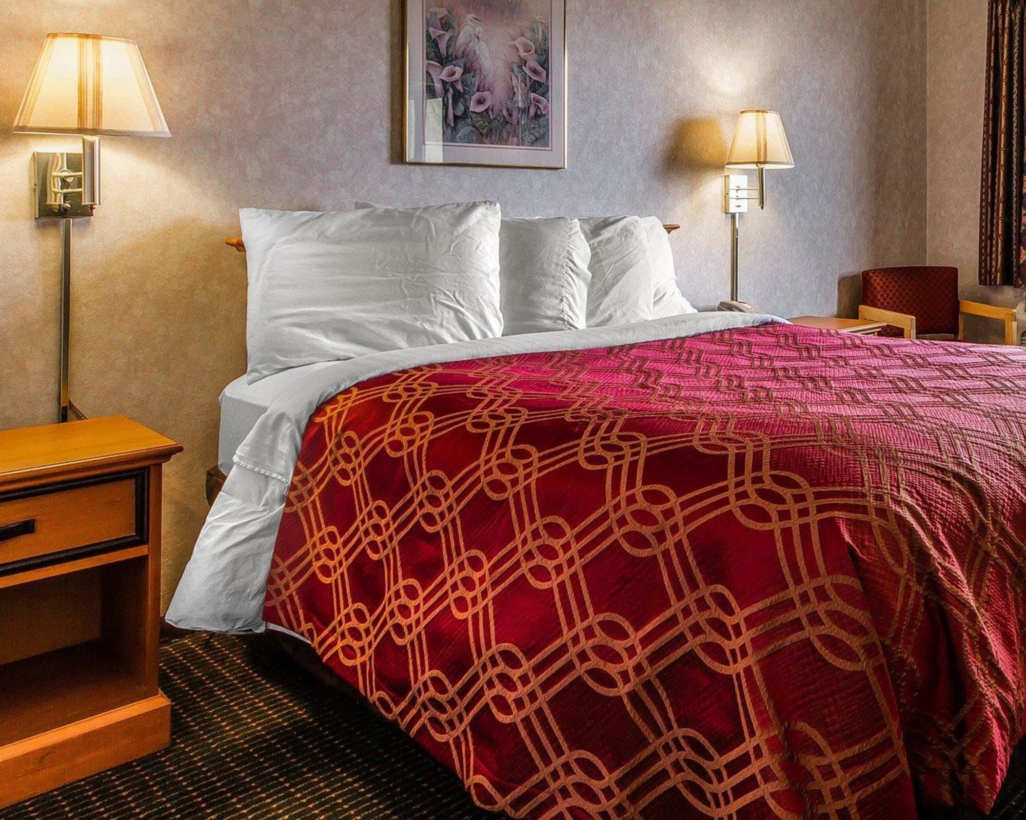 Days Inn by Wyndham Manitowoc