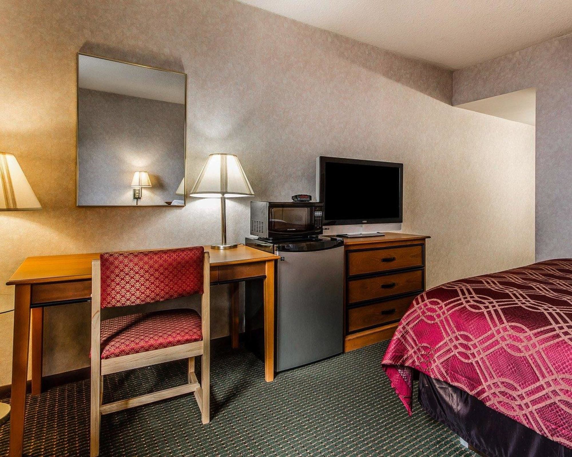 Days Inn by Wyndham Manitowoc