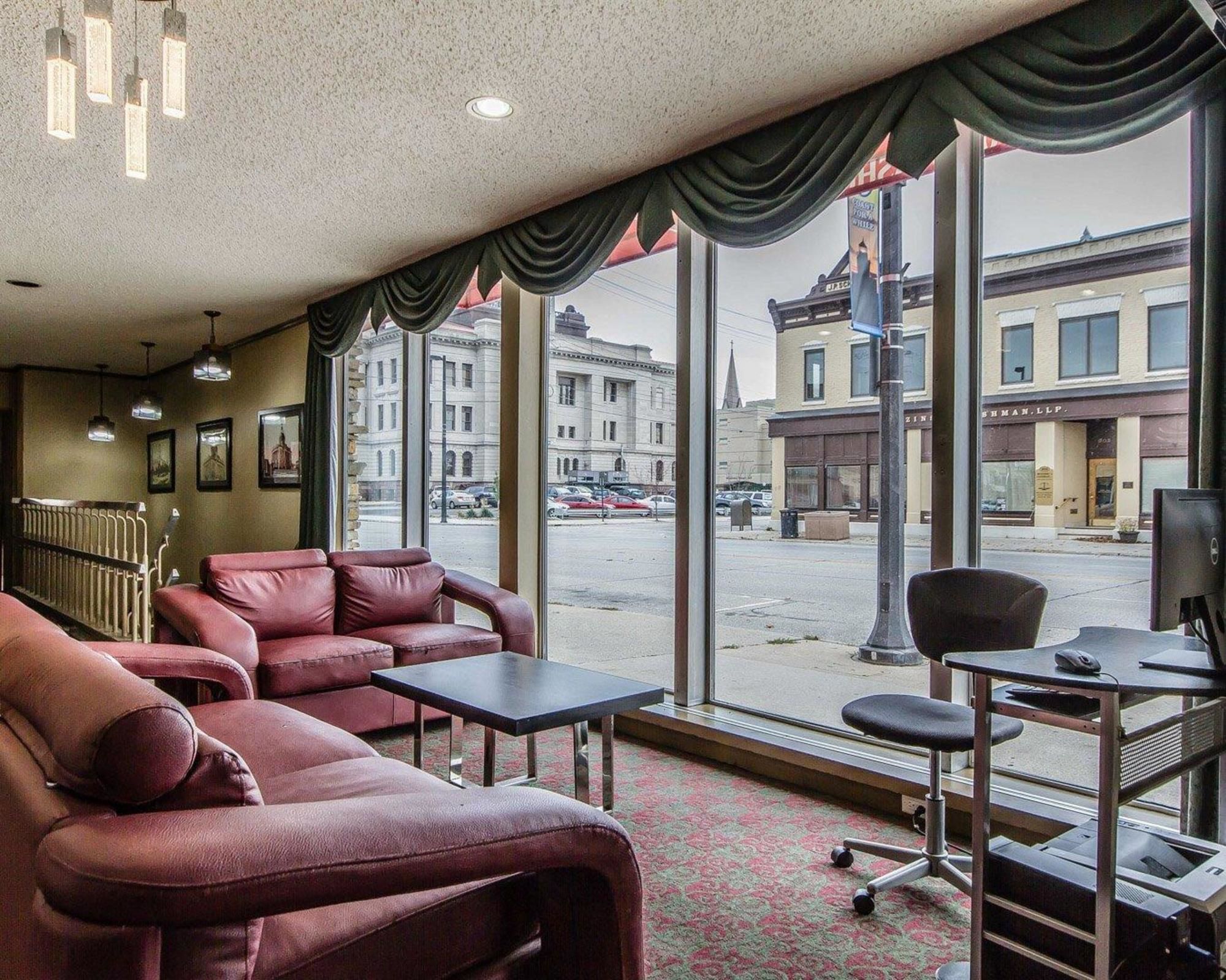 Days Inn by Wyndham Manitowoc