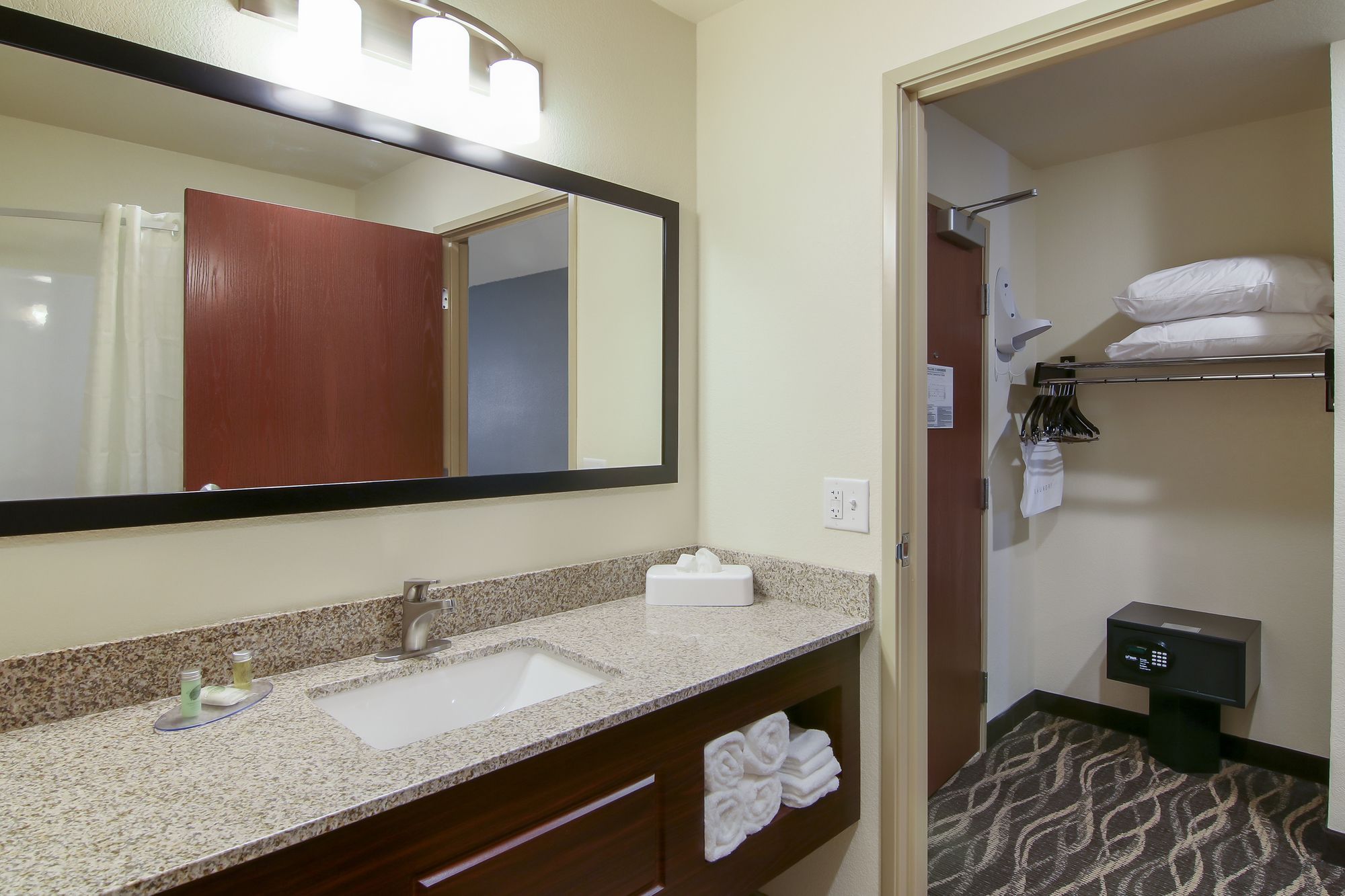 Cobblestone Inn & Suites Menomonie
