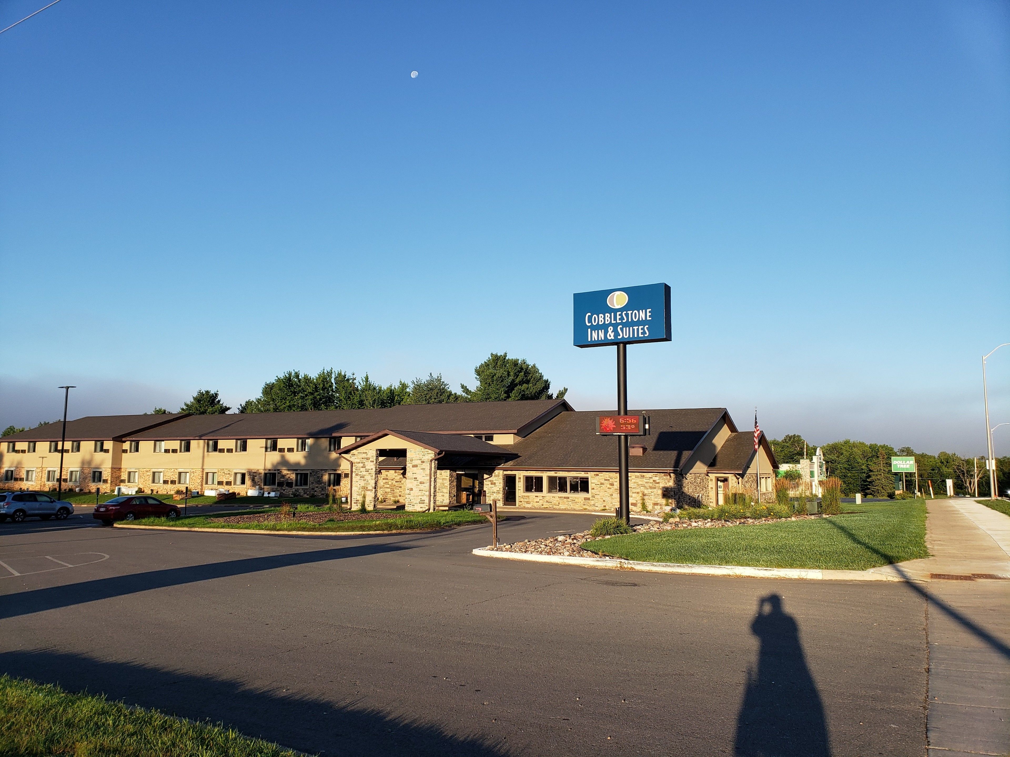 Boarders Inn And Suites