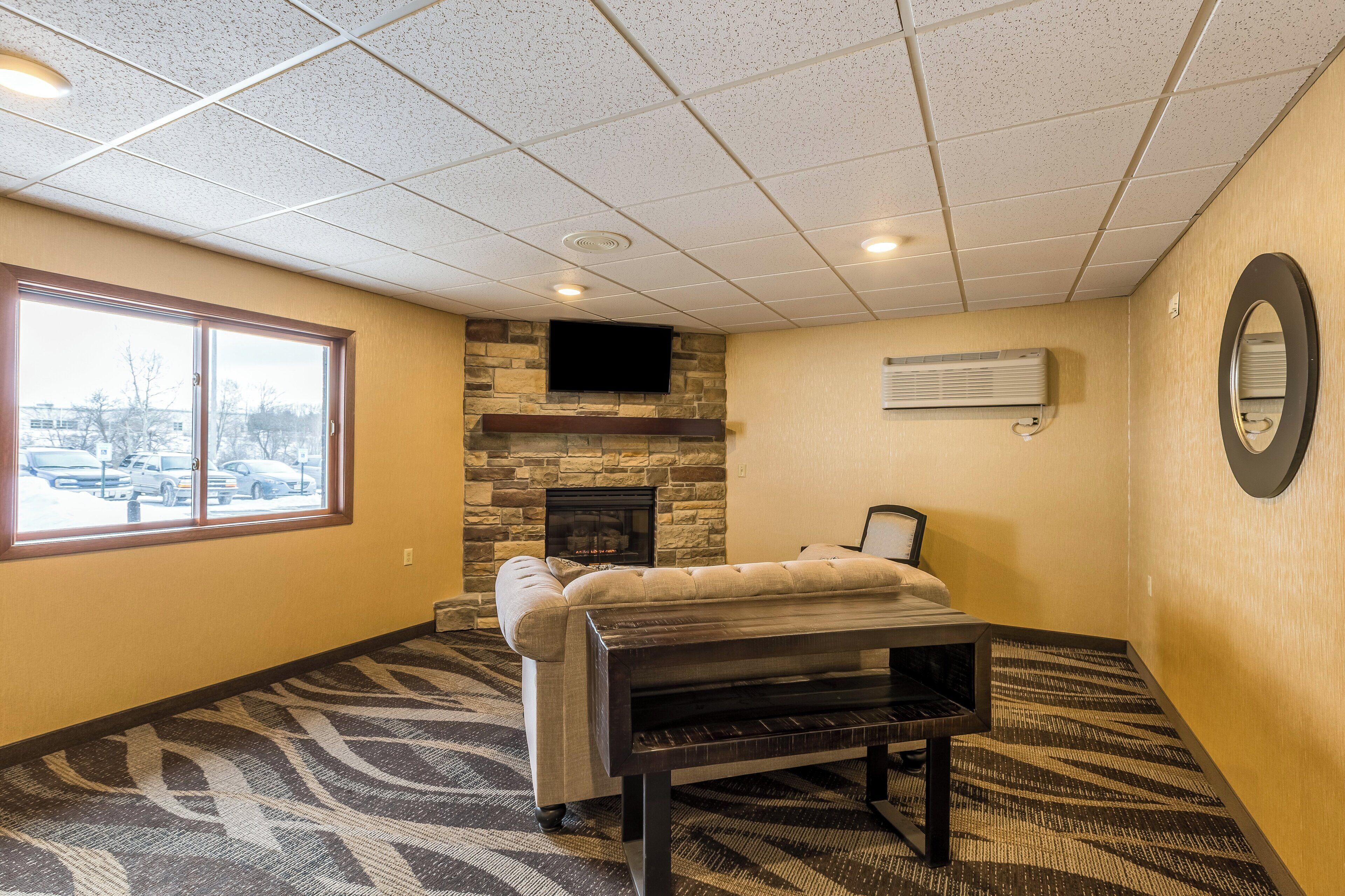 Boarders Inn And Suites