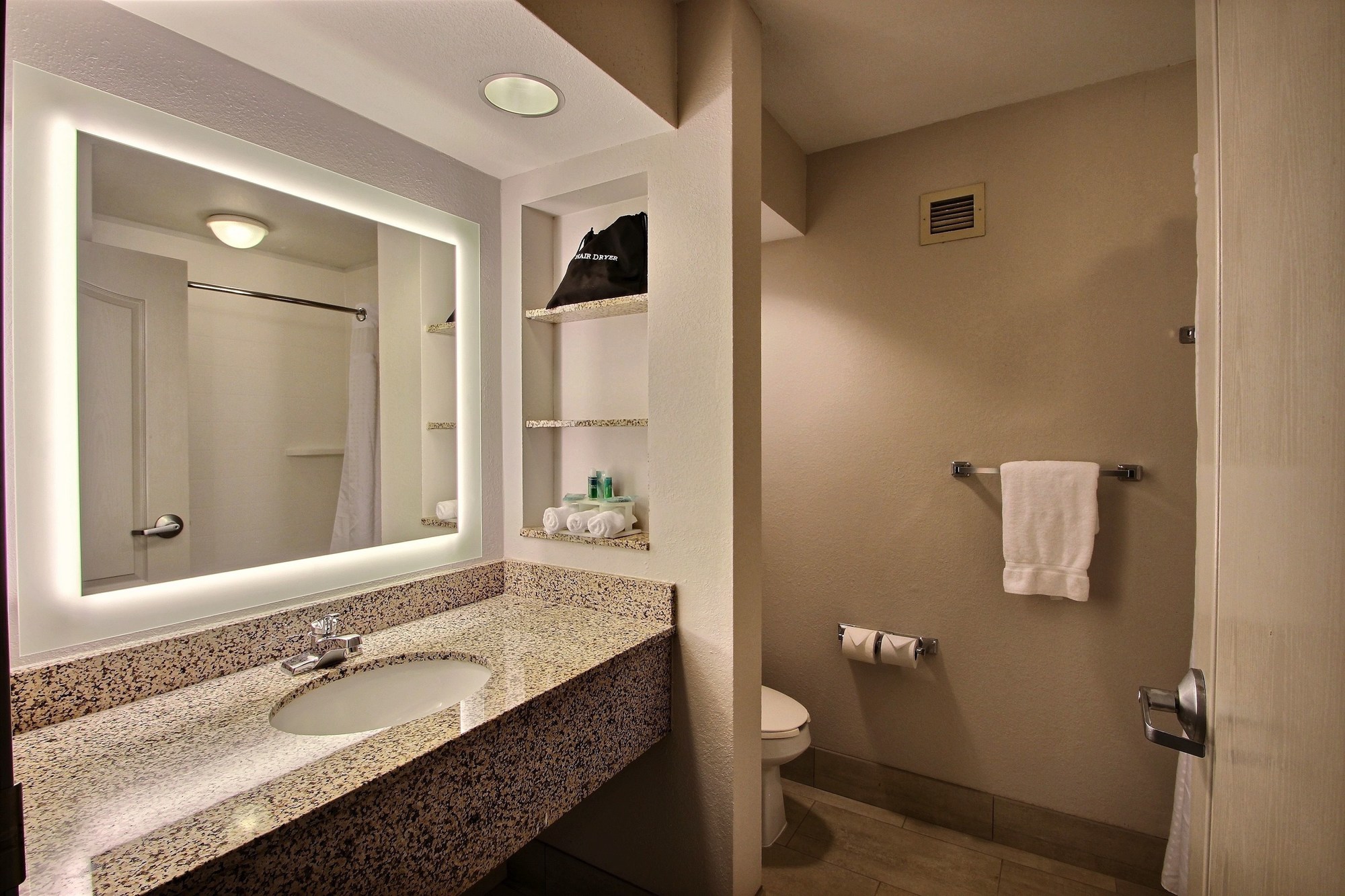 Holiday Inn Express & Suites Milwaukee Airport