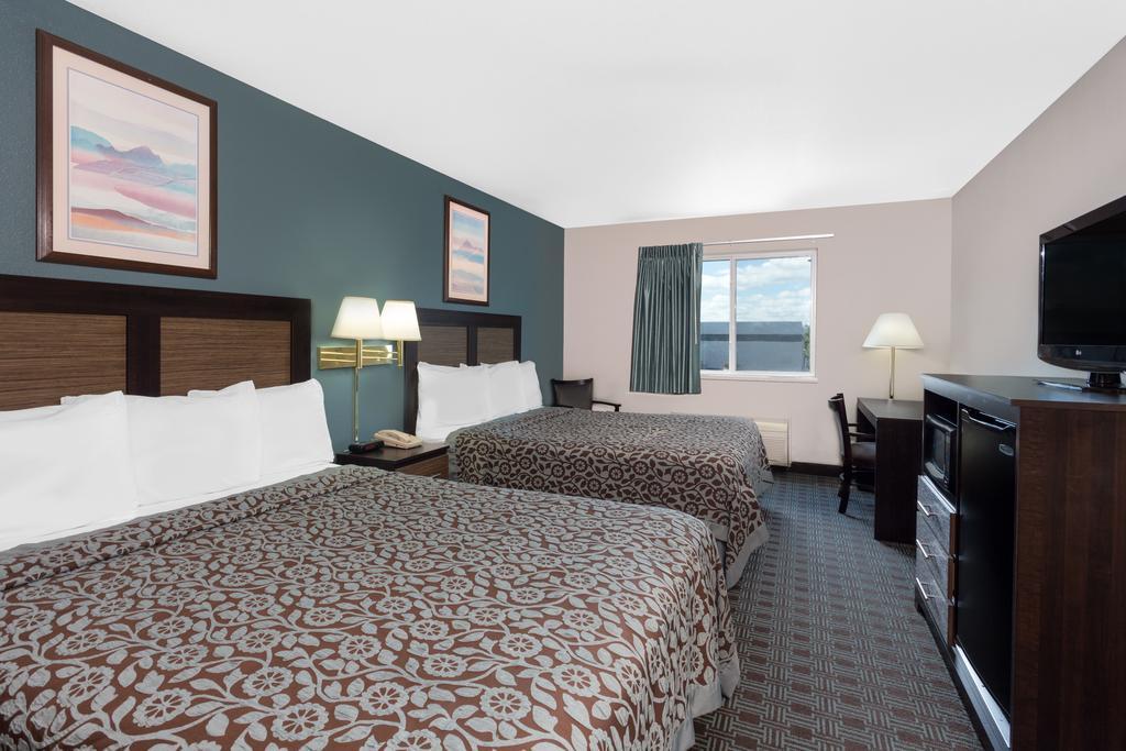 Days Inn by Wyndham Neenah