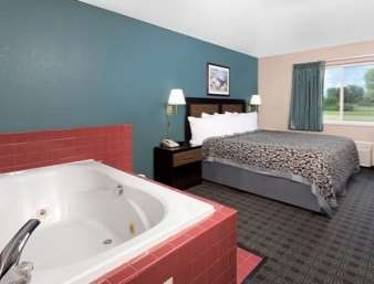 Days Inn by Wyndham Neenah