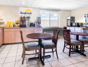 Days Inn by Wyndham Neenah