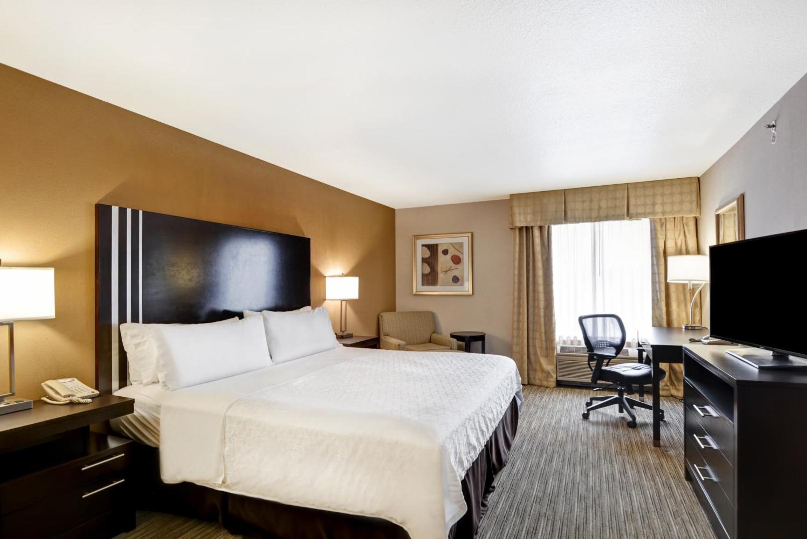 Holiday Inn Express Hotel & Suites Milwaukee - New Berlin