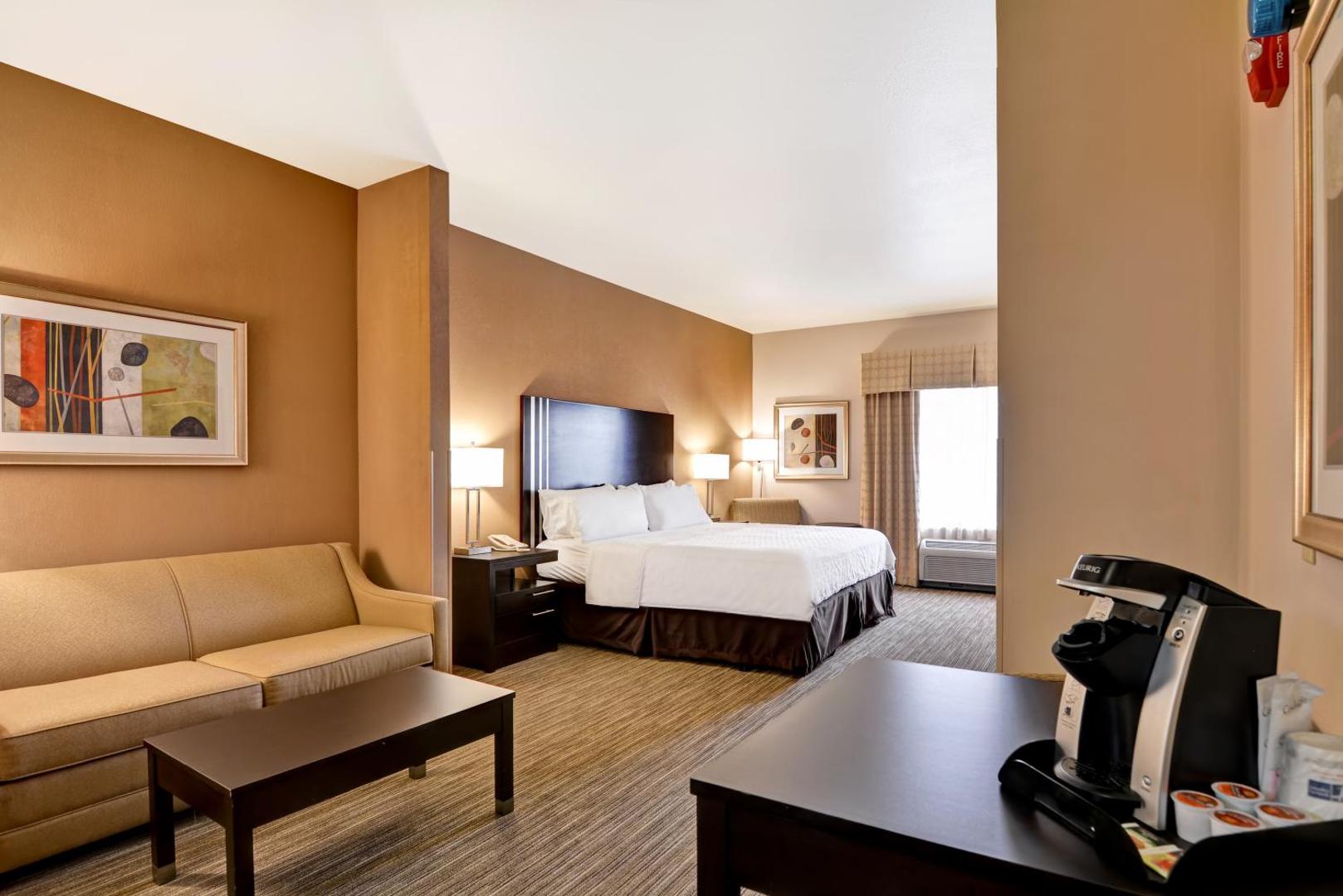 Holiday Inn Express Hotel & Suites Milwaukee - New Berlin