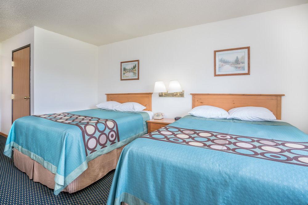 Super 8 by Wyndham Phillips