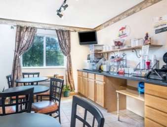 Super 8 by Wyndham Phillips