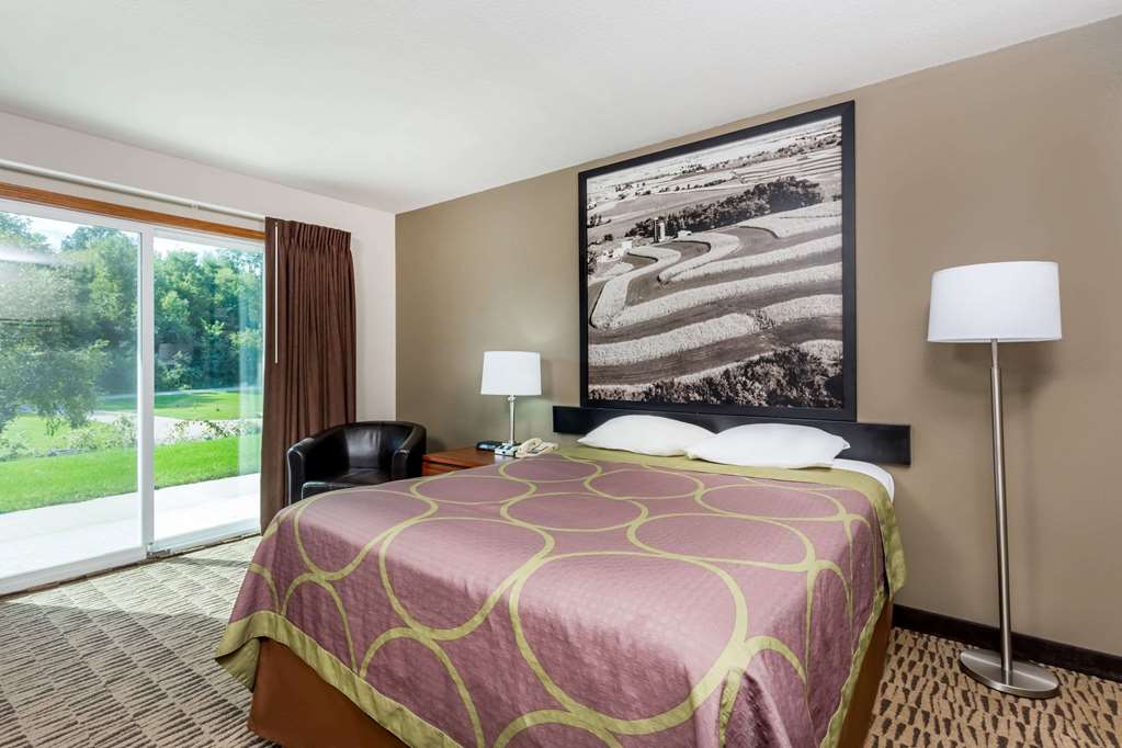 Super 8 by Wyndham Platteville