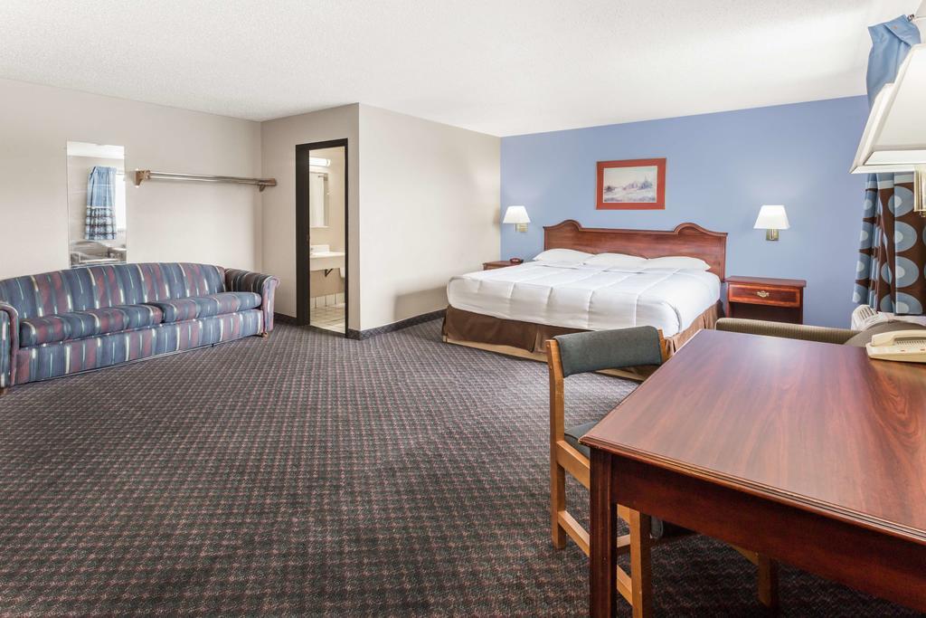 Super 8 by Wyndham Kenosha/Pleasant Prairie