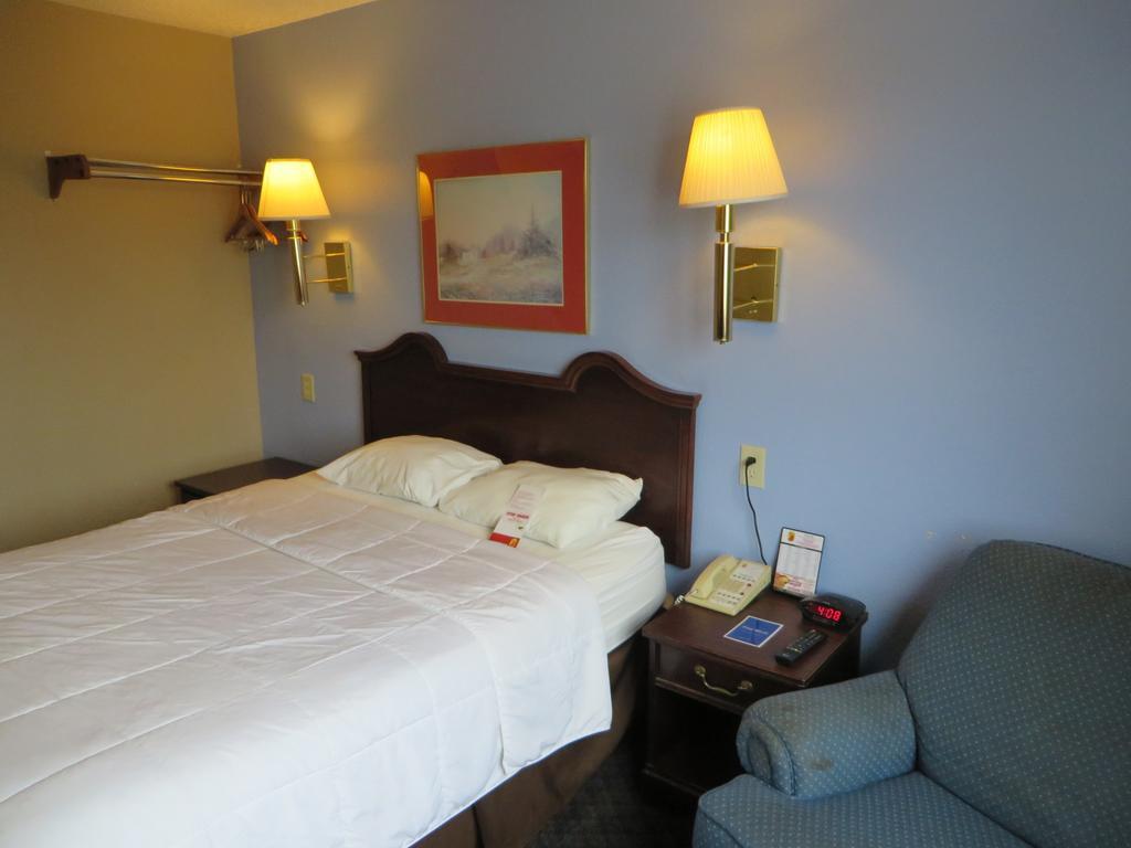 Super 8 by Wyndham Kenosha/Pleasant Prairie