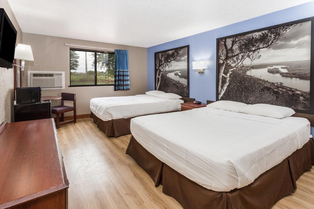 Super 8 by Wyndham Kenosha/Pleasant Prairie