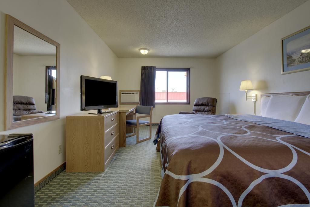 Super 8 by Wyndham Portage