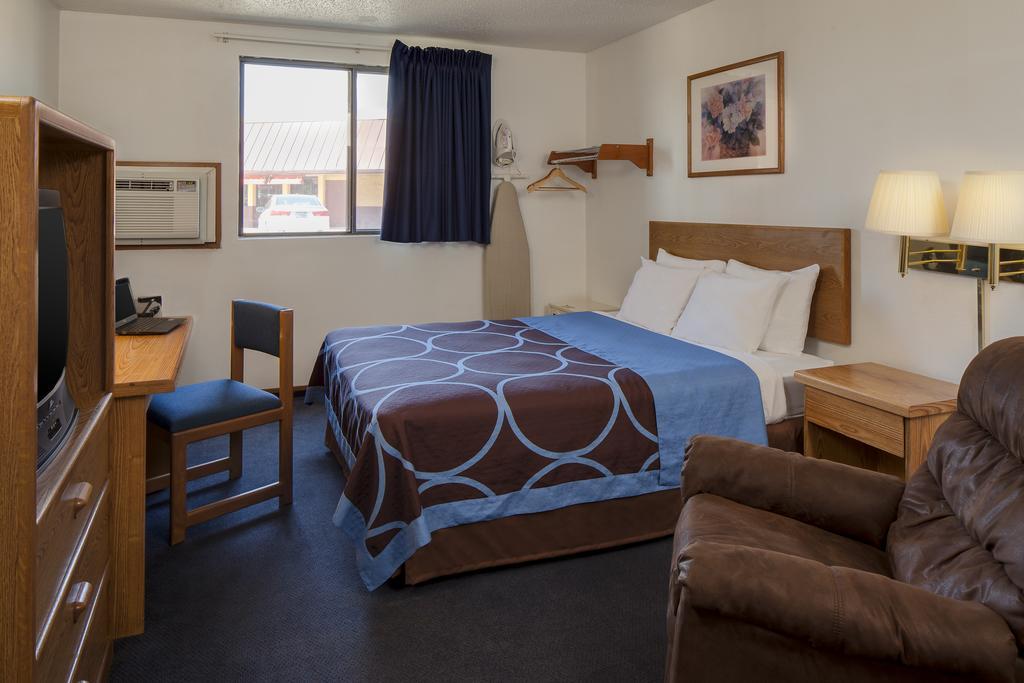 Super 8 by Wyndham Portage