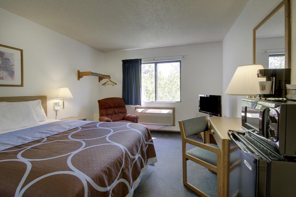 Super 8 by Wyndham Portage