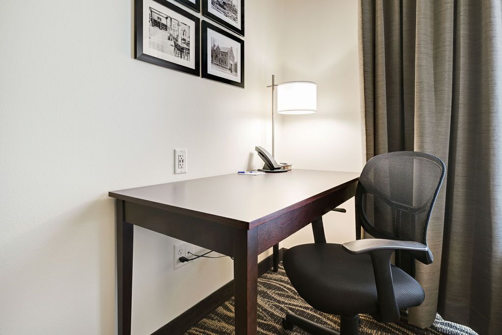 Cobblestone Hotel And Suites