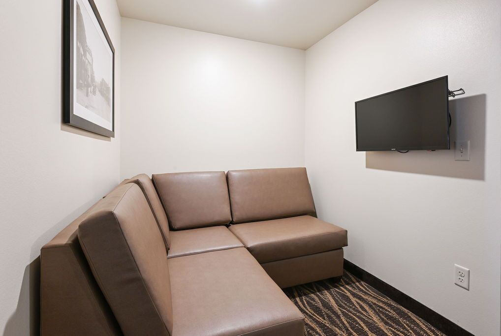 Cobblestone Hotel And Suites