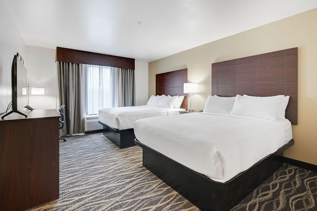 Cobblestone Hotel And Suites