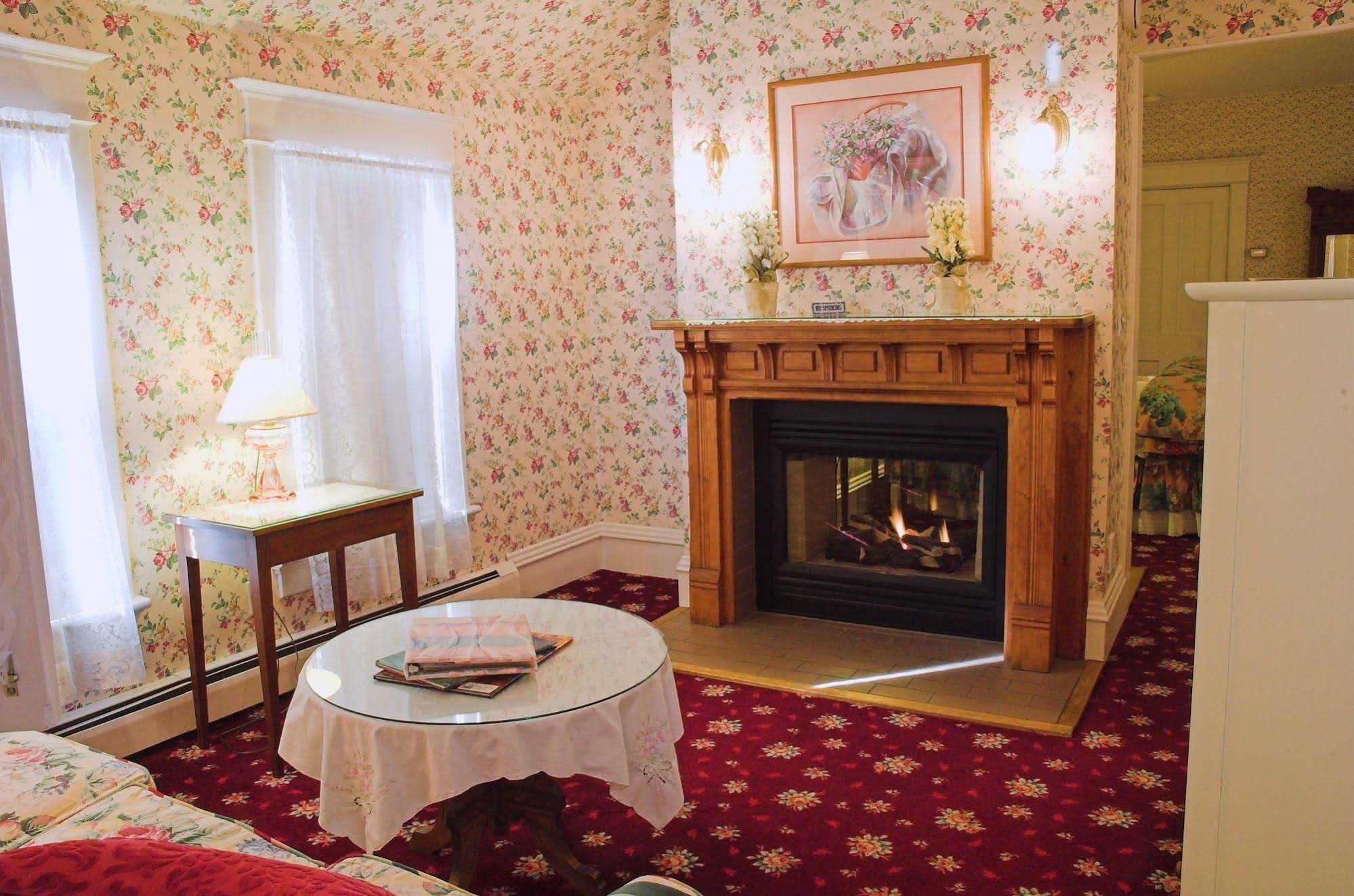 White Lace Inn