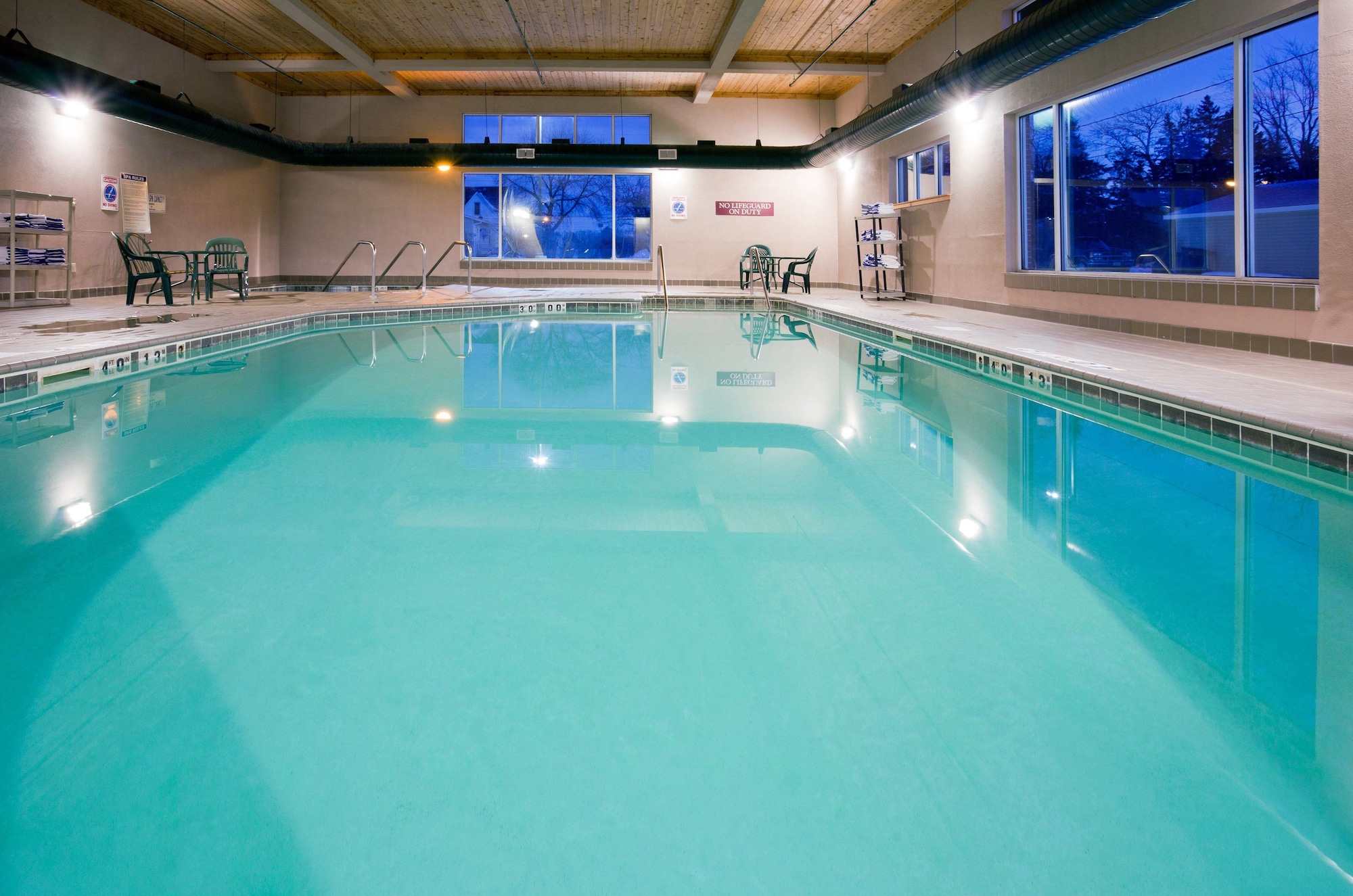 Holiday Inn Express Hotel & Suites Superior