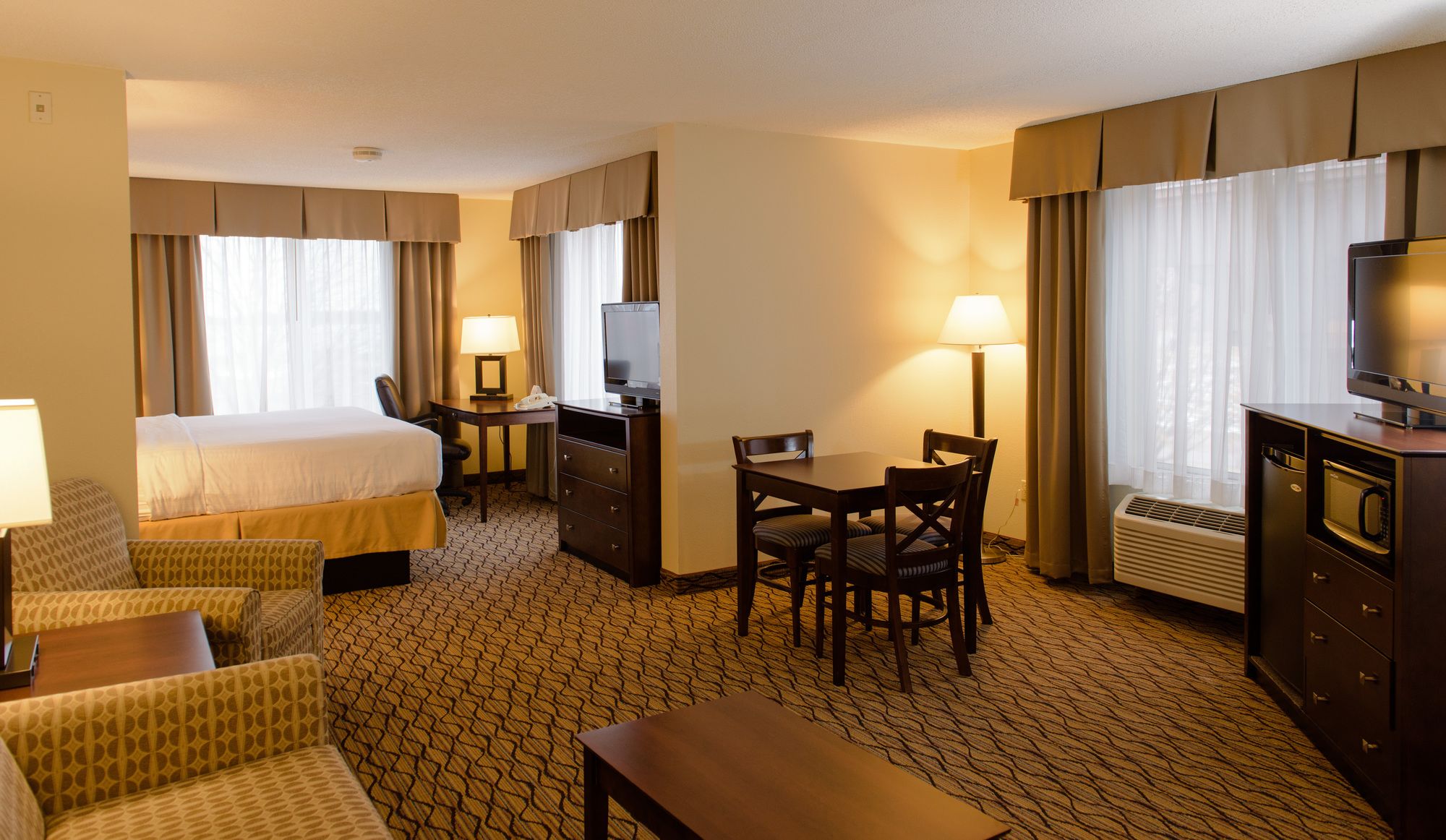 Holiday Inn Express Hotel & Suites Superior