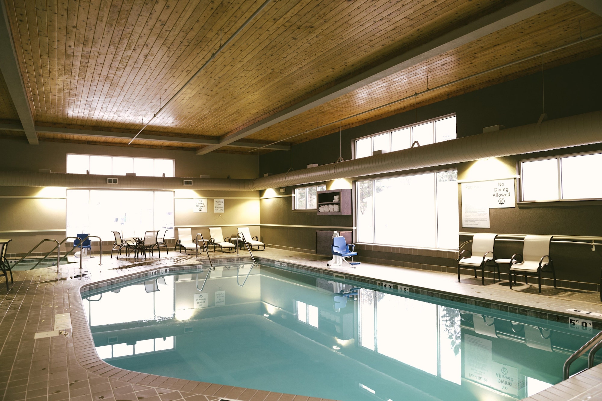 Holiday Inn Express Hotel & Suites Superior